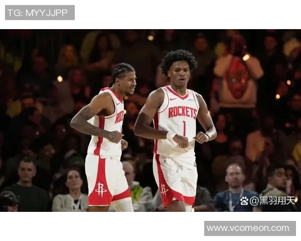 热火与开拓者激战正酣NBA赛场精彩对决引人瞩目 热火与开拓者激战正酣NBA赛场精彩对决引人瞩目